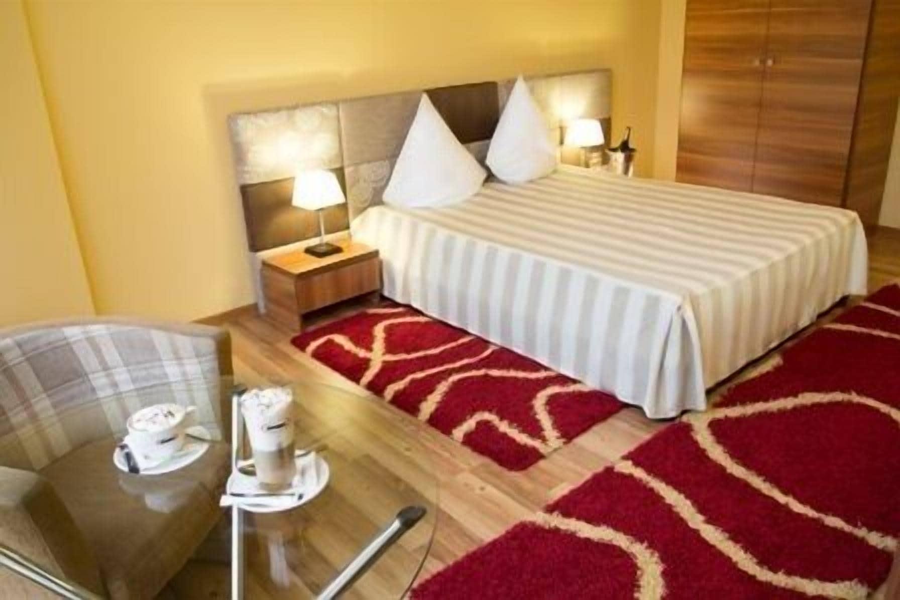 Hotel Perla ทิมิชัวรา ภายนอก รูปภาพ