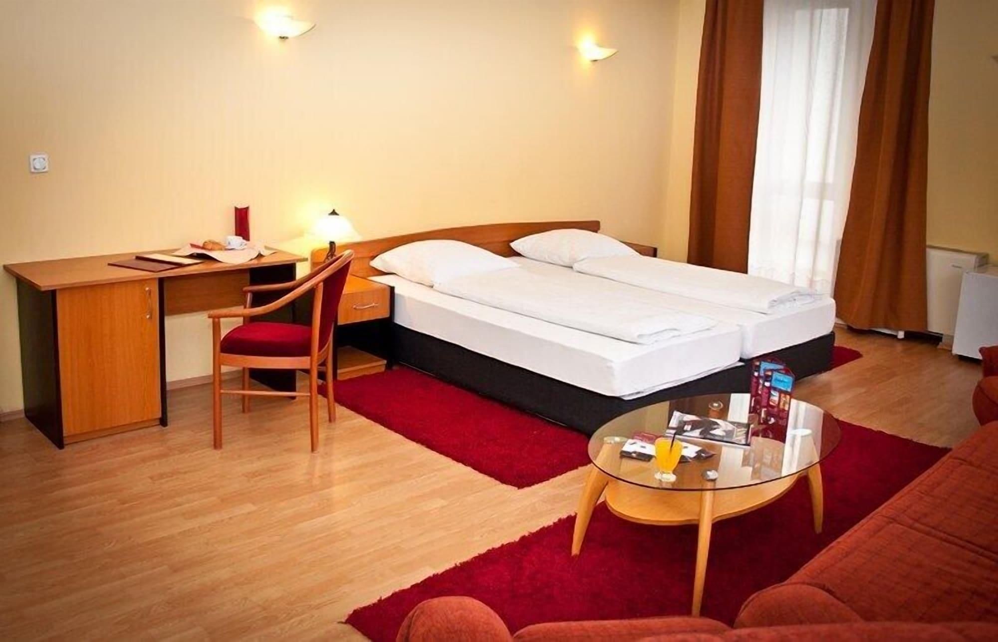 Hotel Perla ทิมิชัวรา ภายนอก รูปภาพ