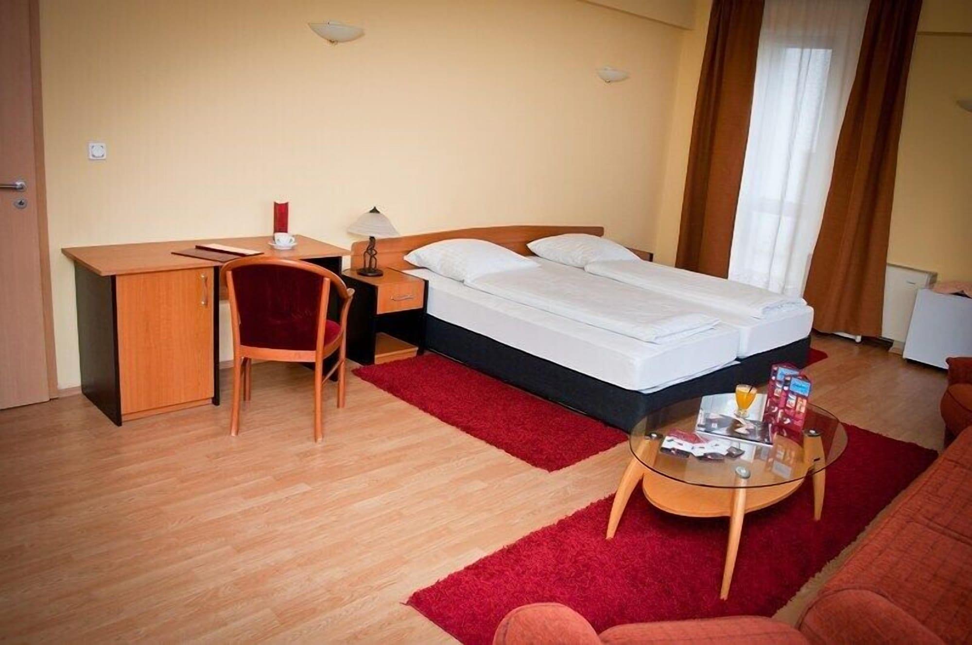 Hotel Perla ทิมิชัวรา ภายนอก รูปภาพ