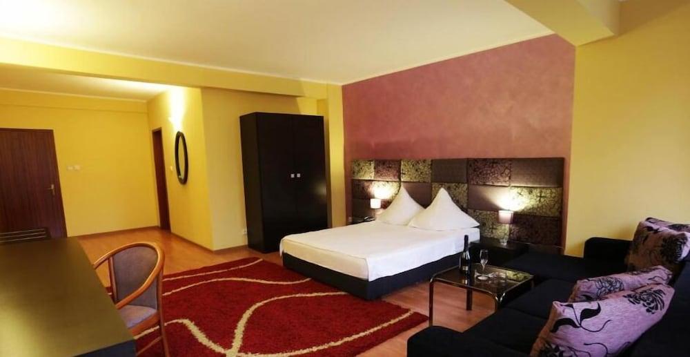 Hotel Perla ทิมิชัวรา ภายนอก รูปภาพ