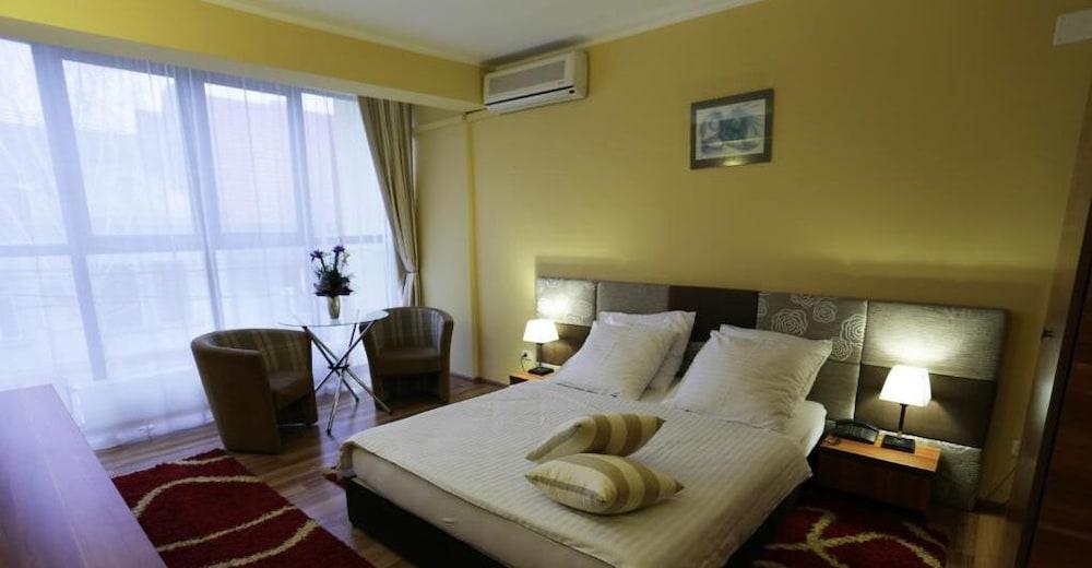 Hotel Perla ทิมิชัวรา ภายนอก รูปภาพ