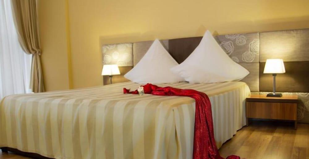 Hotel Perla ทิมิชัวรา ภายนอก รูปภาพ