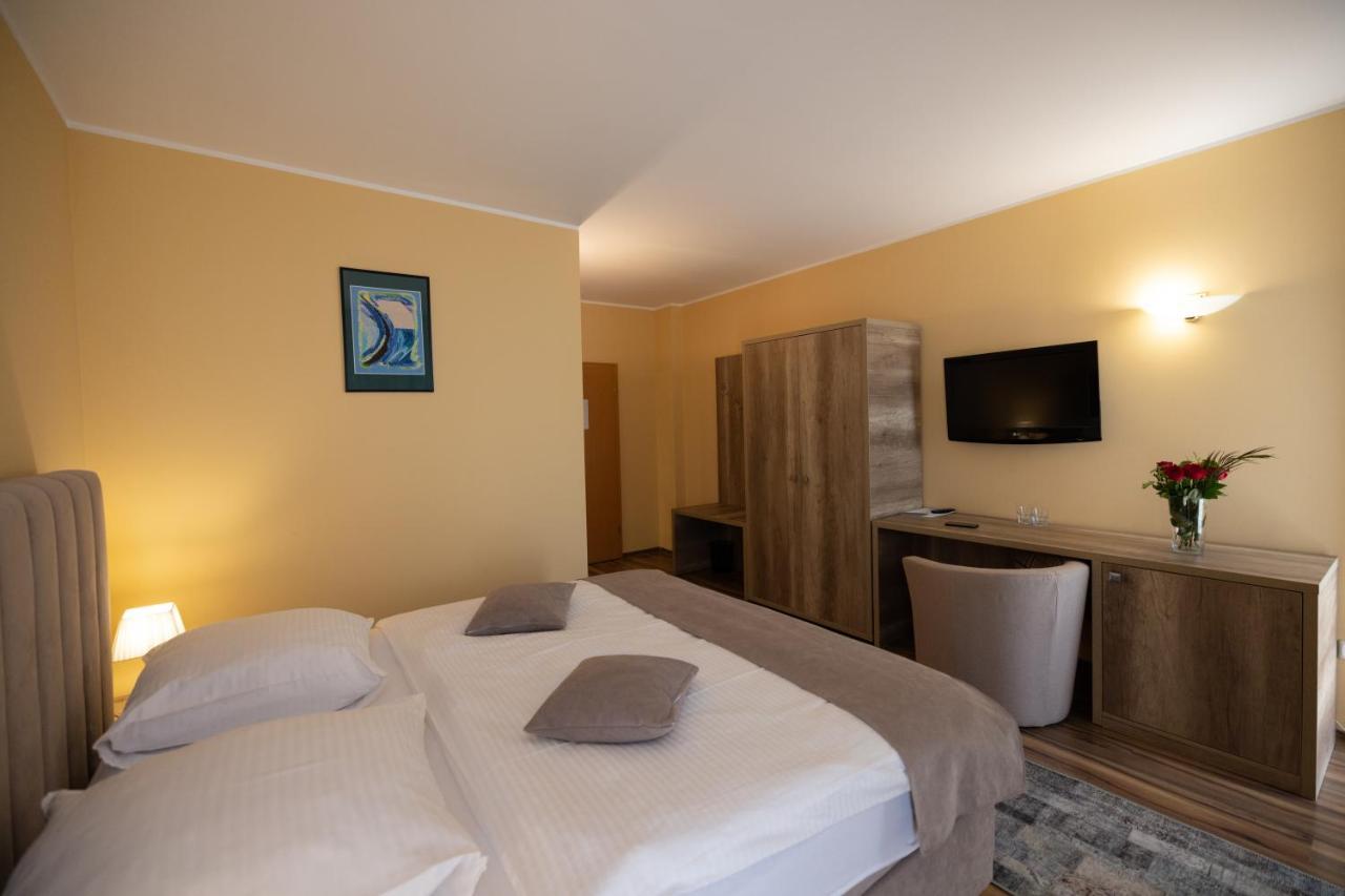 Hotel Perla ทิมิชัวรา ภายนอก รูปภาพ