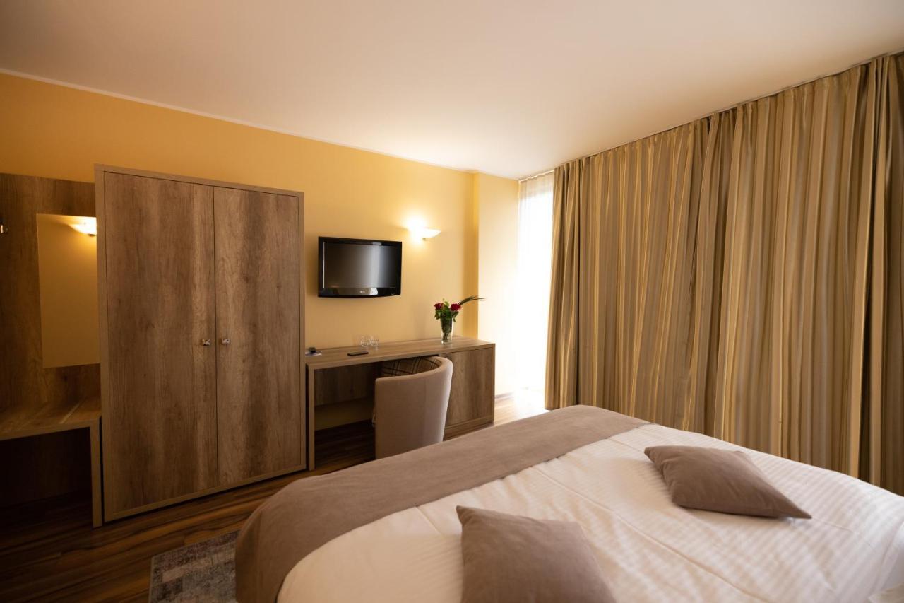 Hotel Perla ทิมิชัวรา ภายนอก รูปภาพ