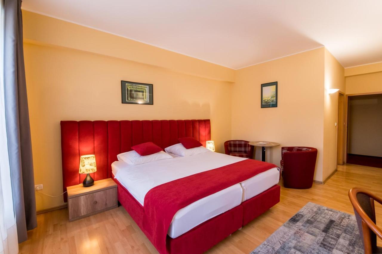 Hotel Perla ทิมิชัวรา ภายนอก รูปภาพ