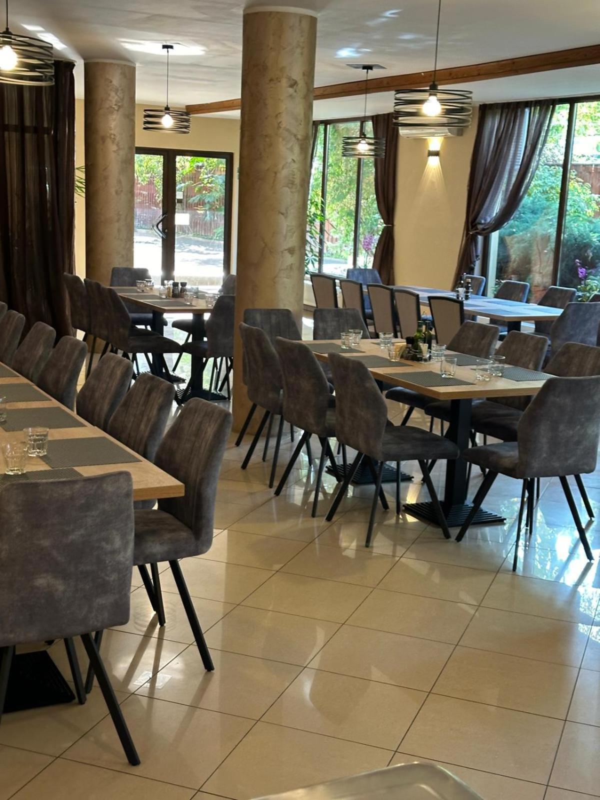 Hotel Perla ทิมิชัวรา ภายนอก รูปภาพ