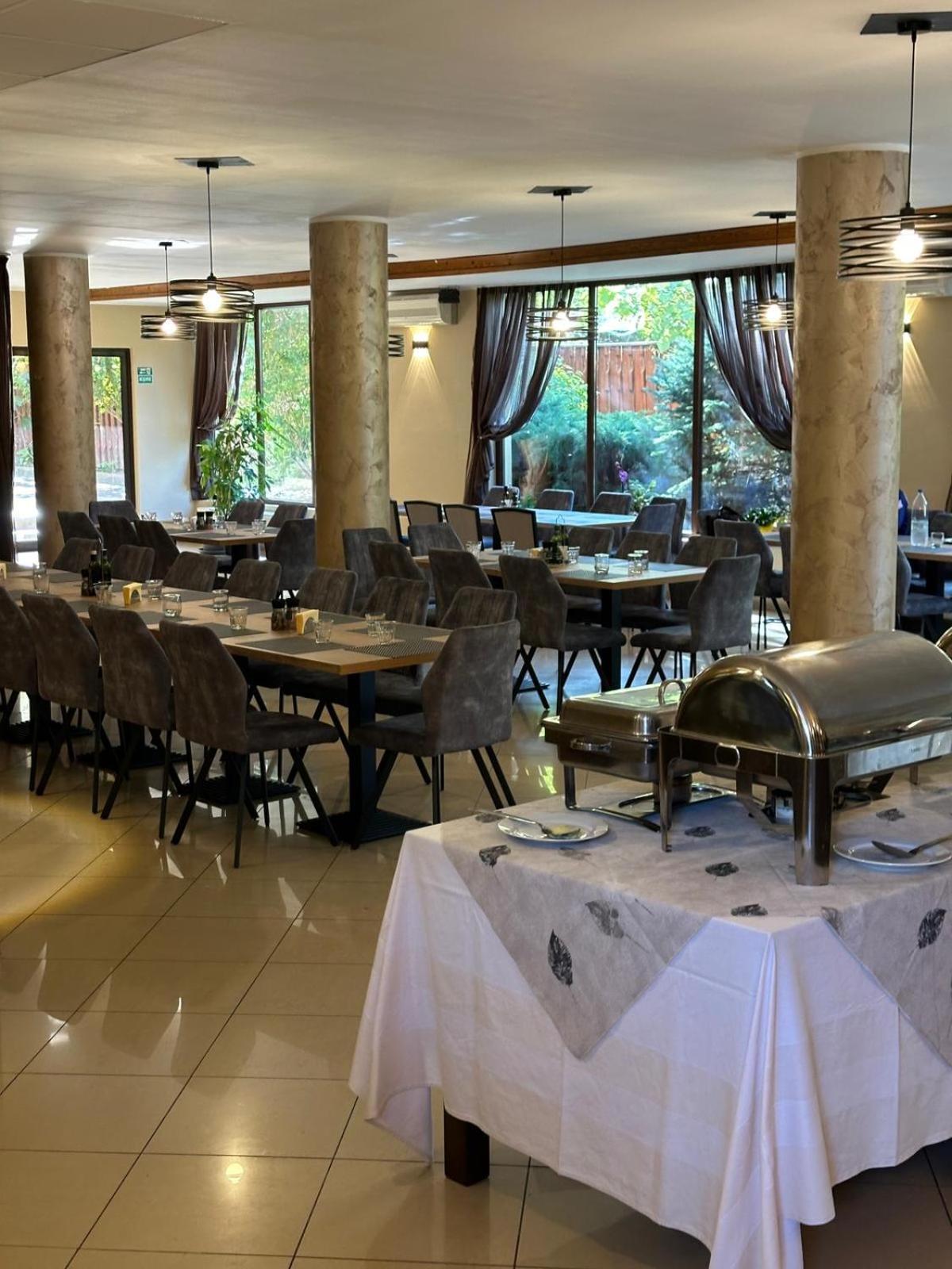 Hotel Perla ทิมิชัวรา ภายนอก รูปภาพ